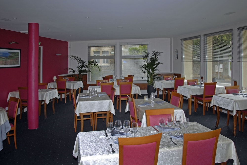 hotel au moyne de saire