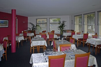 hotel au moyne de saire