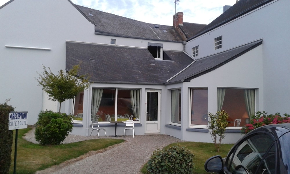 hotel au moyne de saire