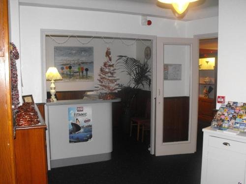 hotel au moyne de saire