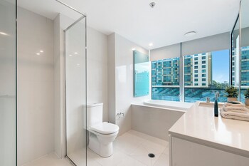private q tower apartments wowstay