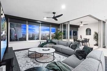 private q tower apartments wowstay