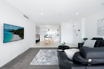 private q tower apartments wowstay