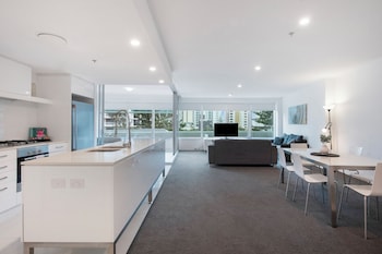 private q tower apartments wowstay
