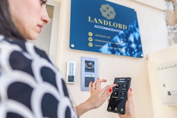 Landlord,,3 star