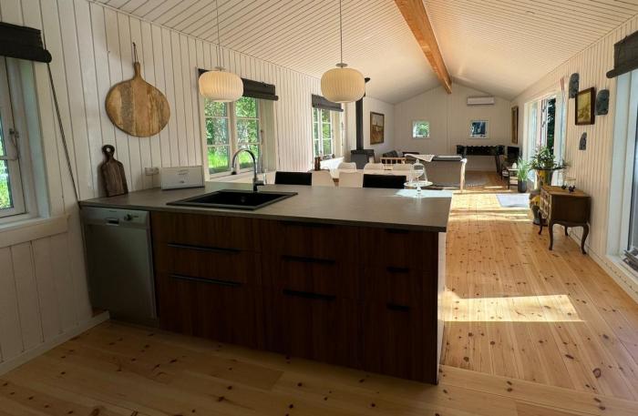 big renovated cottage with soul and love