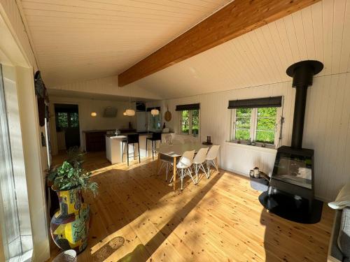 big renovated cottage with soul and love