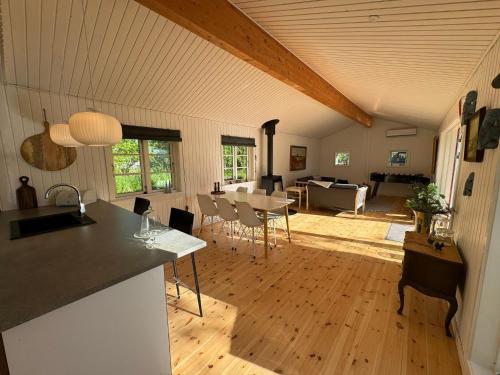 big renovated cottage with soul and love
