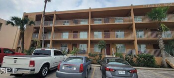 max walkable location 1st floor 2 patios