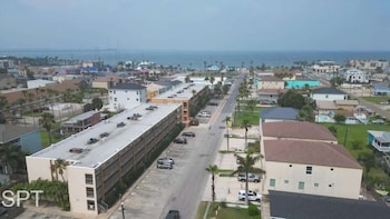 max walkable location 1st floor 2 patios