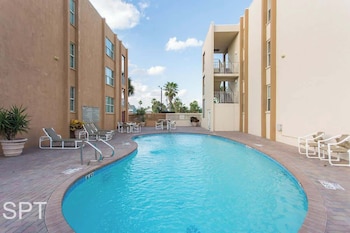 max walkable location 1st floor 2 patios