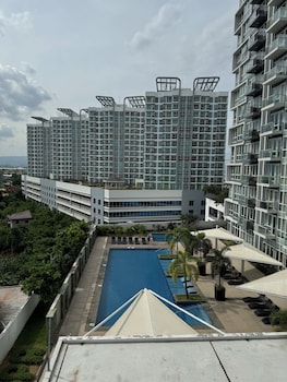 mactan newton condo with pool access