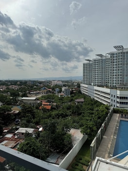 mactan newton condo with pool access