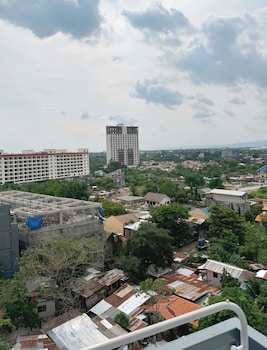 mactan newton condo with pool access