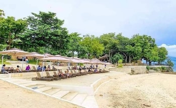 mactan newton condo with pool access