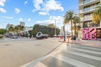 charming large studio near ocean dr south beach