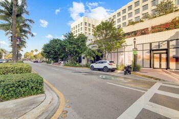 charming large studio near ocean dr south beach