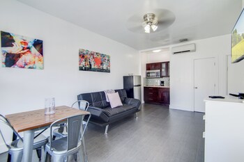 charming large studio near ocean dr south beach