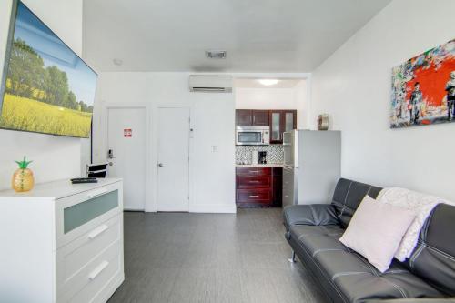 charming large studio near ocean dr south beach