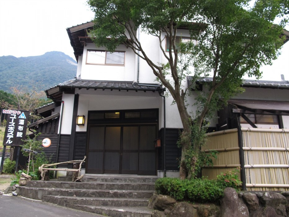yufuin country road youth hostel