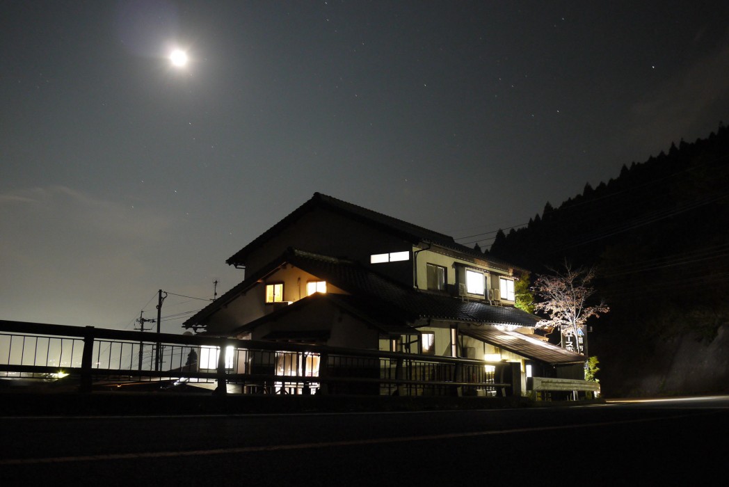 yufuin country road youth hostel