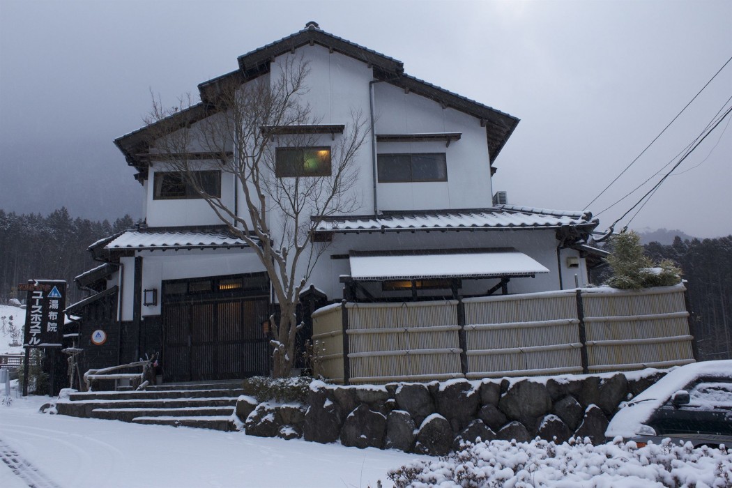yufuin country road youth hostel