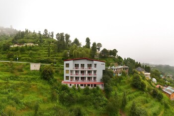 kafal pako resort himalayan view resort in mukteshwar