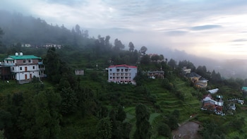 kafal pako resort himalayan view resort in mukteshwar