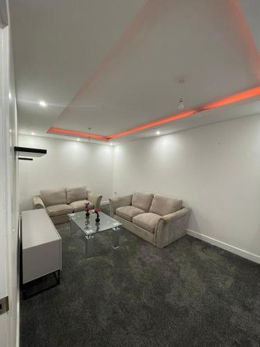 Citrine Suite - Sleeps 8 With Parking,,3 star