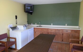 Regency Inn & Suites,Pittsburg>>Frontenac,2 star
