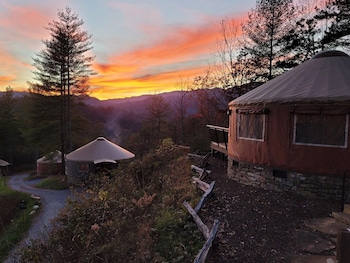 Sky Ridge Yurts,,4 star