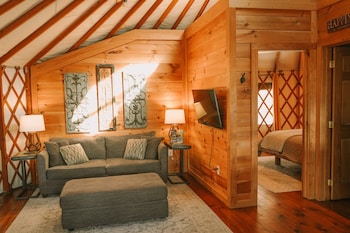 Sky Ridge Yurts,,4 star