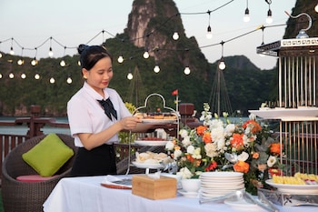 amanda cruise ha long bay