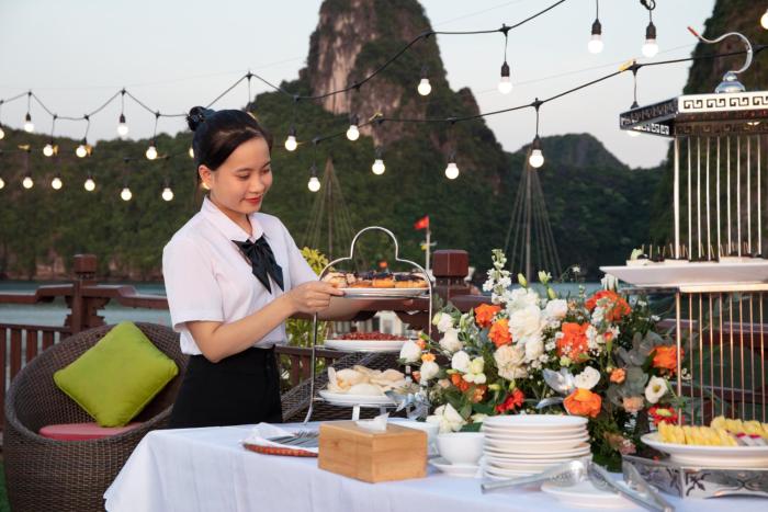 amanda cruise ha long bay
