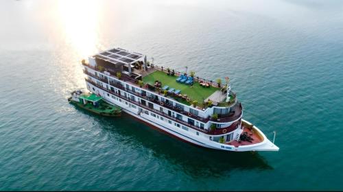 amanda cruise ha long bay
