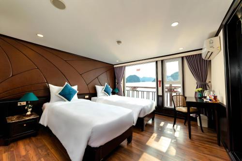 amanda cruise ha long bay