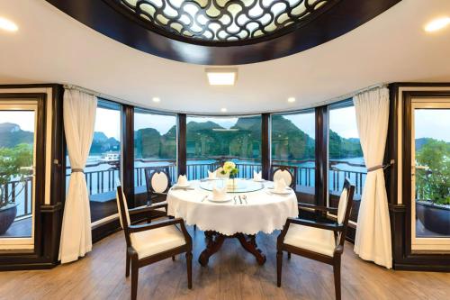 amanda cruise ha long bay