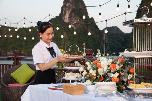 amanda cruise ha long bay