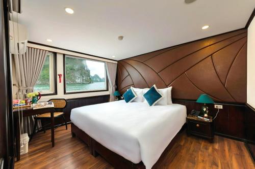 amanda cruise ha long bay
