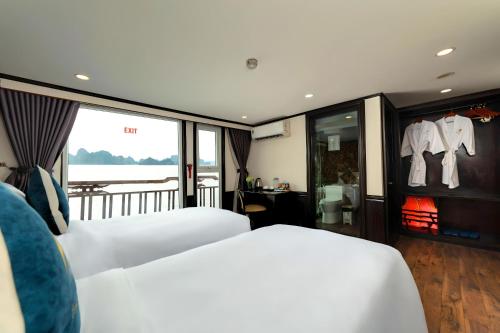 amanda cruise ha long bay