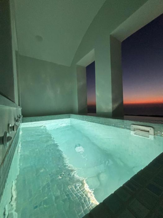kudos suites firostefani