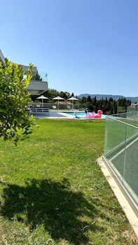 Villa Antonis,,4 star
