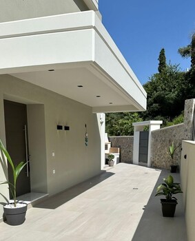 Villa Antonis,,4 star