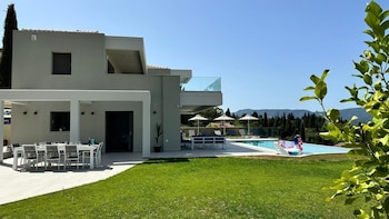 Villa Antonis,,4 star