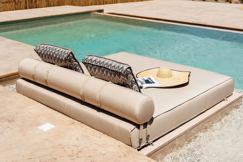 thalelion villa private pool and jacuzzi