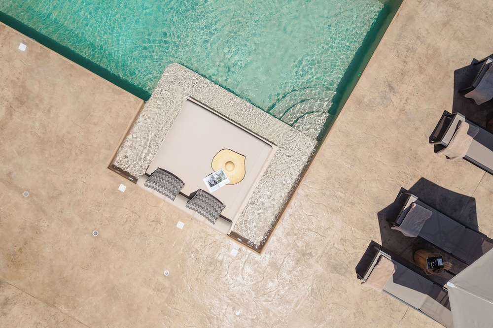 thalelion villa private pool and jacuzzi