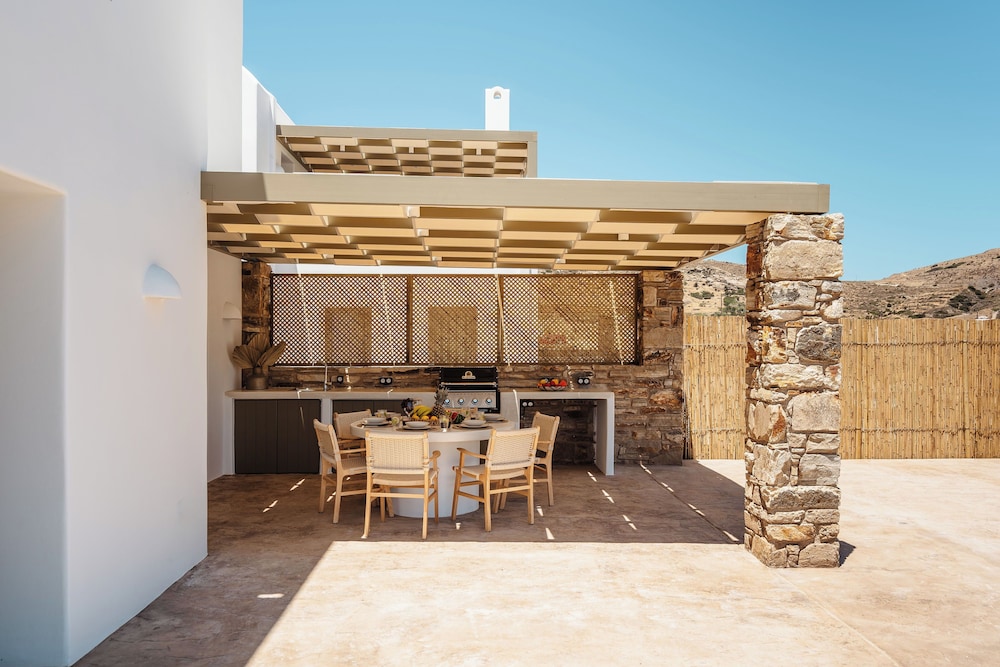 thalelion villa private pool and jacuzzi