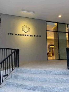 mactan newtown 1 bedroom w balcony and pool access
