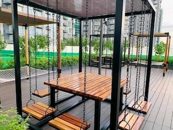 mactan newtown 1 bedroom w balcony and pool access