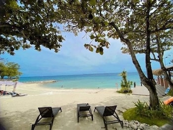 Mactan Newtown 1-Bedroom W/ Balcony & Pool Access,,5 star